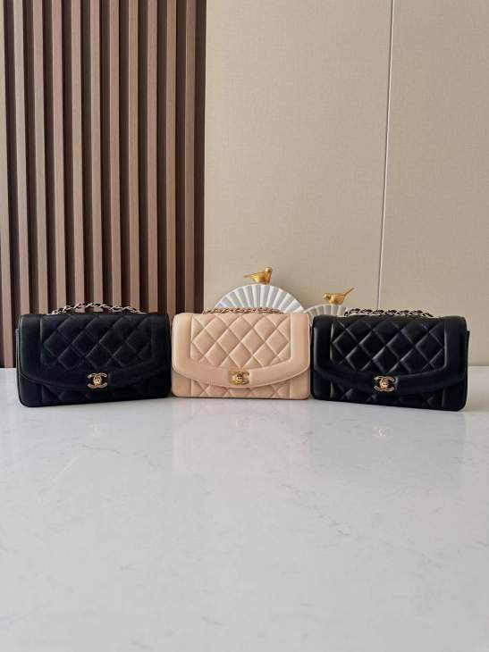 Picture of Chanel Handbags _SKUfw239879996fw